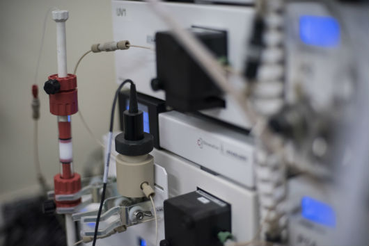 Equipamento utilizado na purificação de proteínas (Foto: Jr. Panela/UFC)