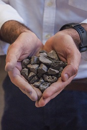 Material obtido a partir das cinzas (Foto: Ribamar Neto)